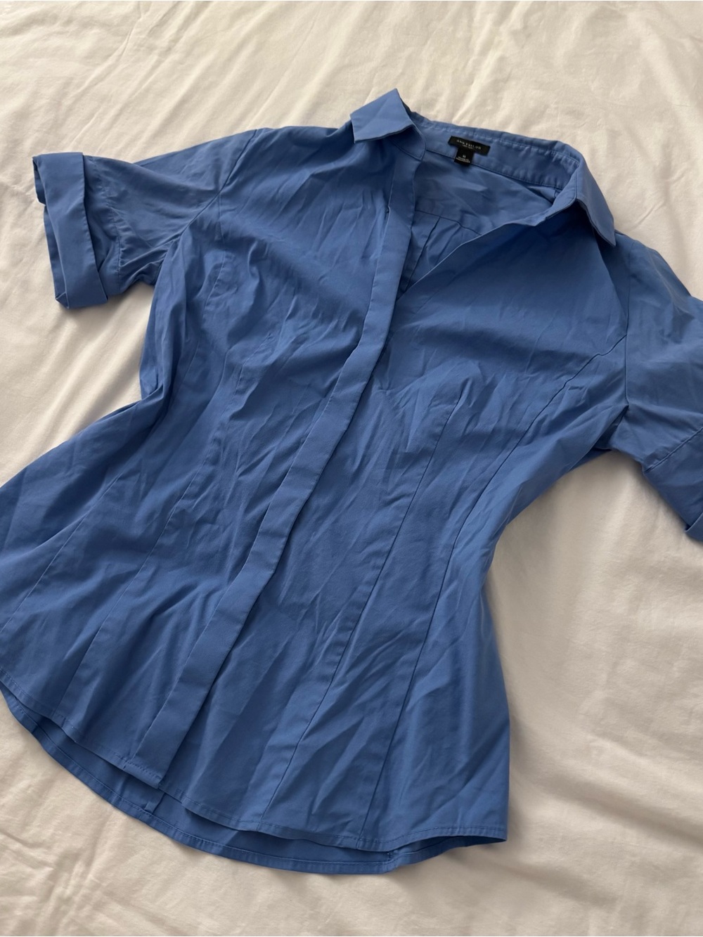 Y2K Ann Taylor blue button-up blouse in size 8